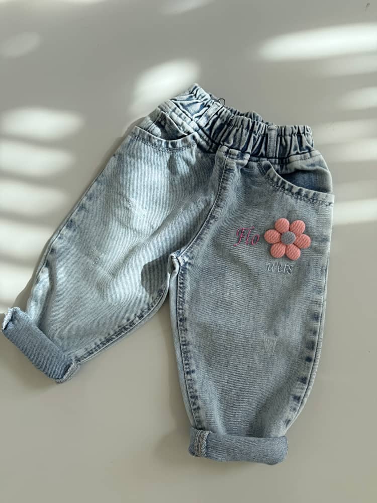 شلوار جین آبی روشن طرح گل