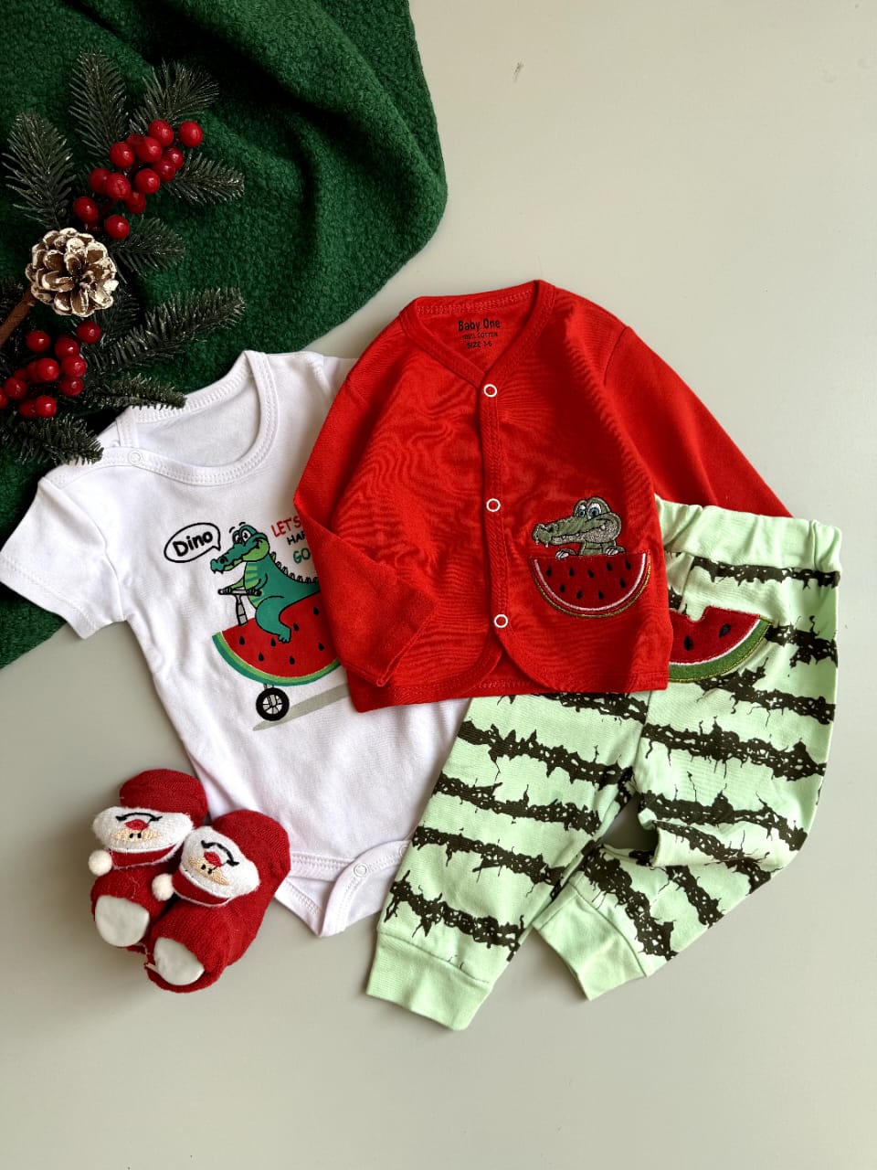 سه تیکه یلدایی هندوانه دینو